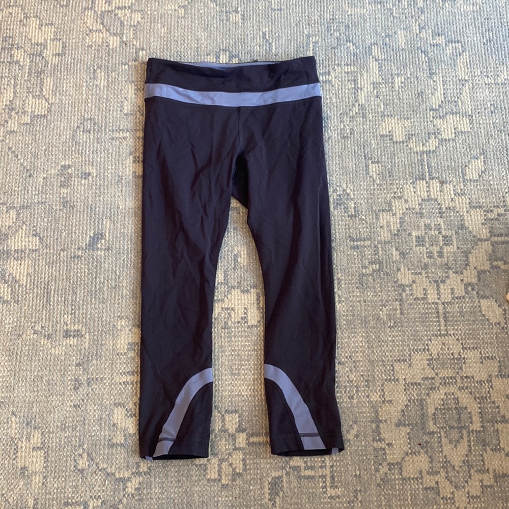 Lululemon Inspire Crop Size 4 Blue & Purple